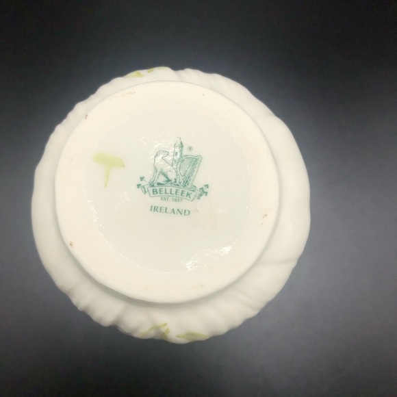 VINTAGE-1993-97 IRISH BELLEEK SMALL TOY SPILL VASE-GREEN SHAMROCKS- 4 3/8" TALL - Picture 6 of 7